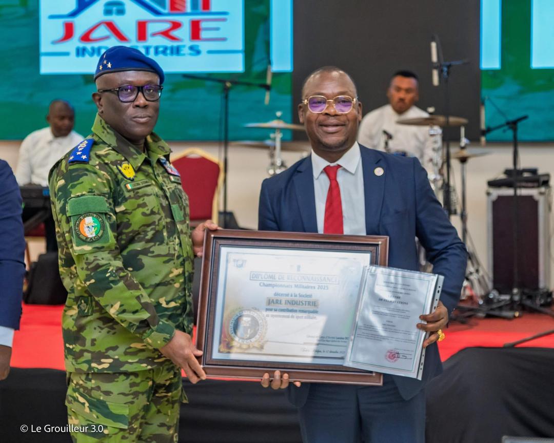 Remise du Diplôme de Reconnaissance par le Général Lassana Doumbia